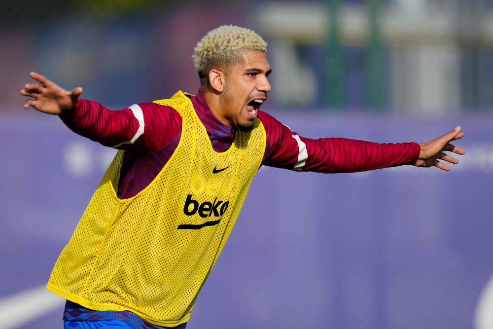 法兰克福迎国王杯关键赛；国际比赛日战术微调；信心回归；更衣室氛围转暖的简单介绍