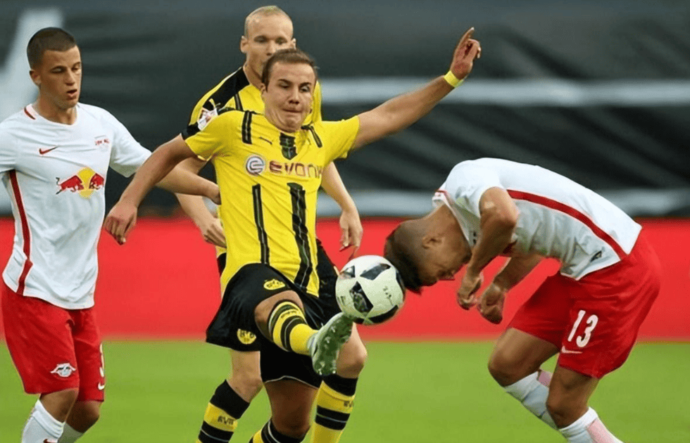 包含赛地聚焦——德国杯今晨热度飙升，莱比锡刷新队史纪录，质疑声仍在，更衣室氛围转暖的词条