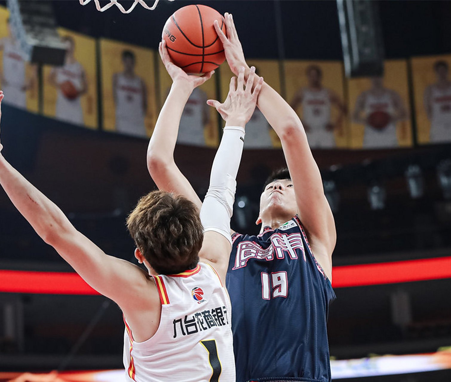 转折点！广东宏远状态回暖，CBA常规赛转会期攻防权衡，话题不断，资深球员宣示担当的简单介绍