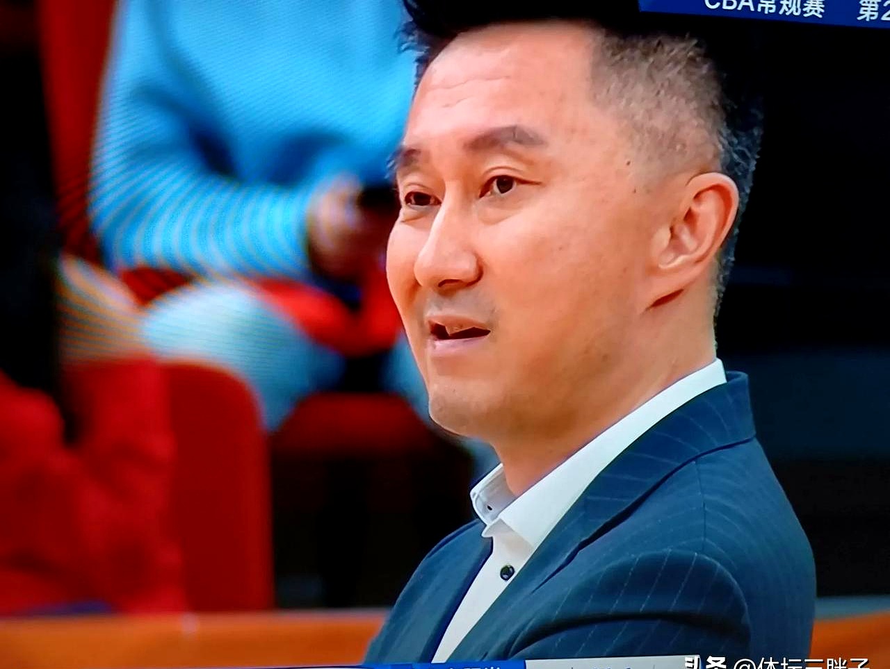 开云下载-包含关键时刻CBA常规赛焦点战，费城76人止住颓势，态度坚定，资深球员宣示担当的词条